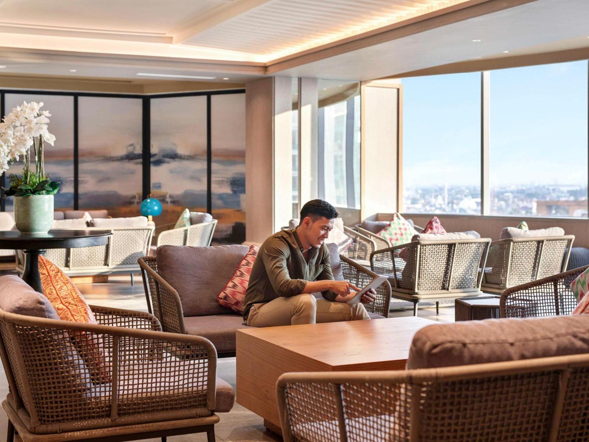 Mercure Gatot Subroto 4*